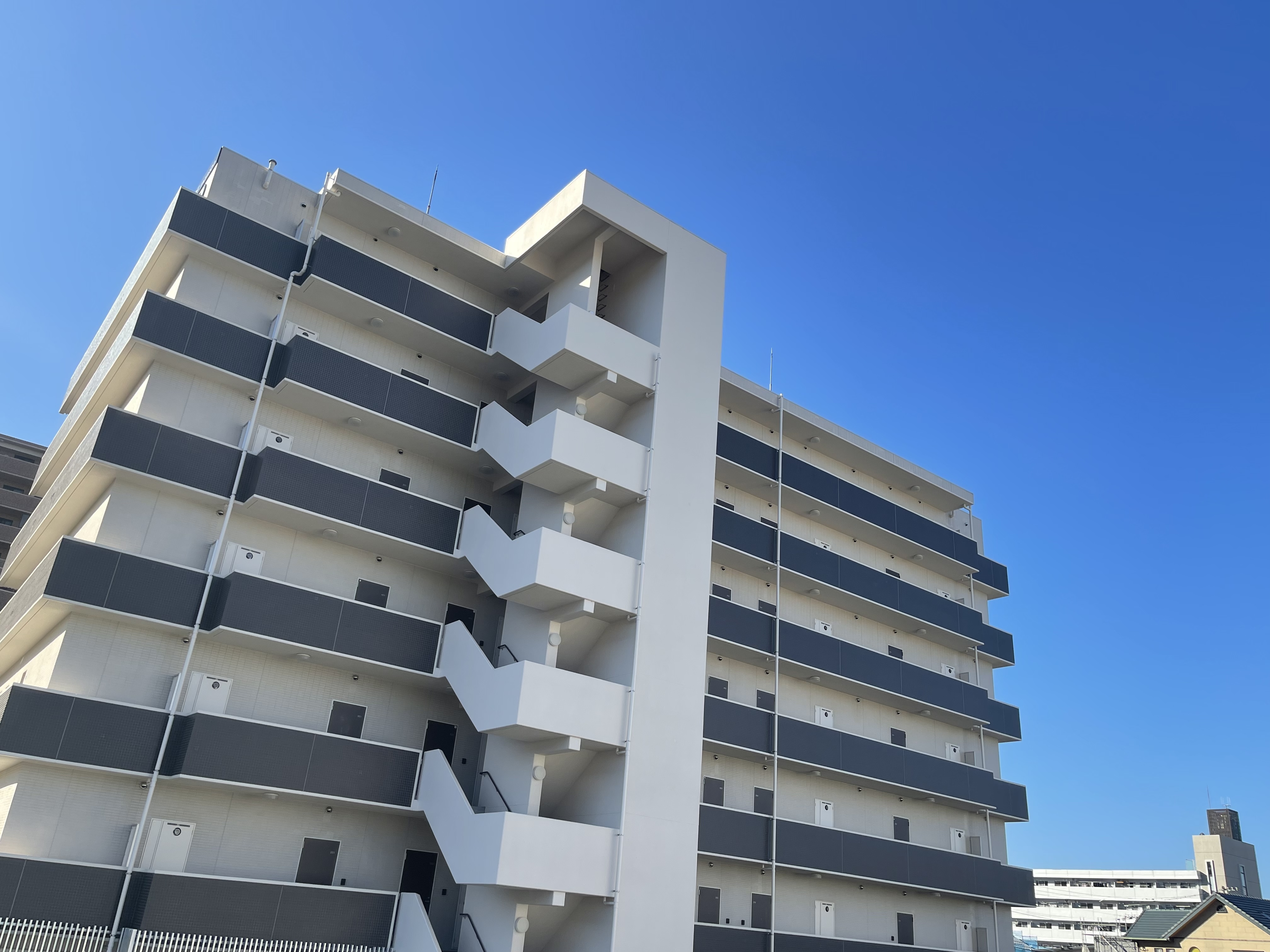 昭島市の賃貸市場を知り尽くした地域密着のパートナーと、理想の住まい探しを。家賃相場から契約まで、納得の一歩をサポートします。
